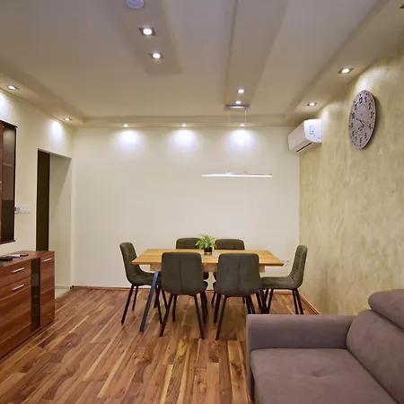 Kinder Apartman Apartament