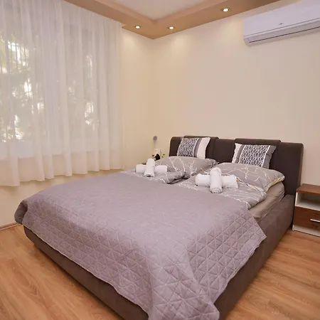 Kinder Apartman Mako