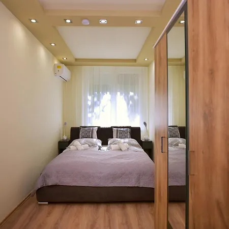 Lägenhet Kinder Apartman *