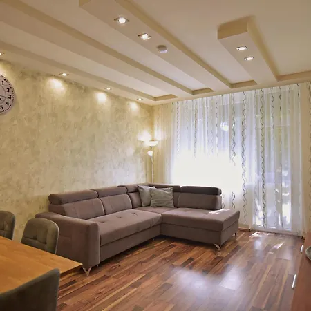 Kinder Apartman *