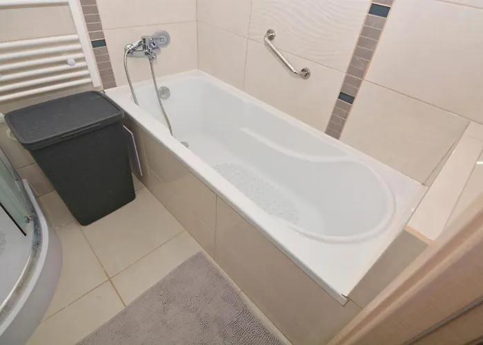 Kinder Apartman מאקו