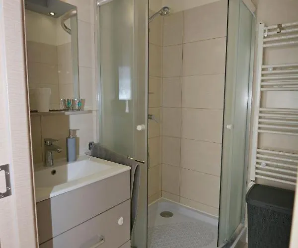 דירה Kinder Apartman